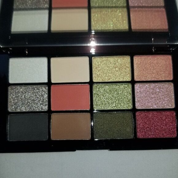 Charmacy Milano - CMC Eyeshadow 12 Color Palette - Picture 9 of 11